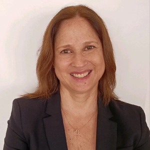 Eileen Ceballos (Directora, Ackermann International)